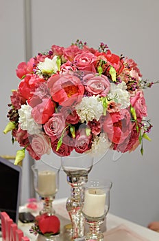 Elegant red flowers bouquet