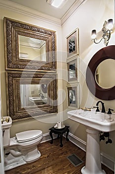 Elegant simple bathroom photo