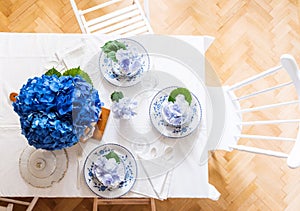 Elegant table setting with flowers