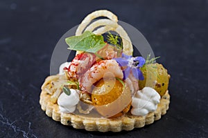 Elegant tart with crayfish