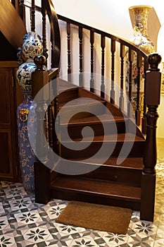 Elegant Traditional Classic wood stair