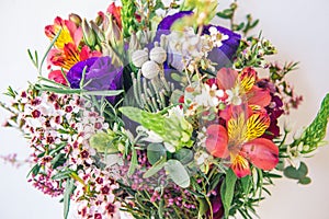 Elegant wedding simple bouquet arrangement o