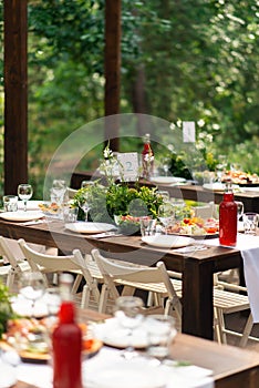 Elegant wedding table arrangement, floral decoration, restaurant. Wedding table setup.