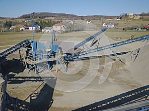 Elements of equipment for the extraction and sorting of rubble. Production of construction materials. Metal construction for