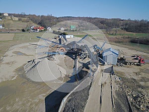 Elements of equipment for the extraction and sorting of rubble. Production of construction materials. Metal construction for