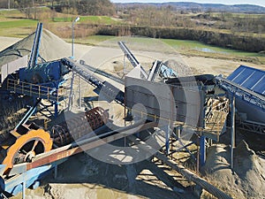 Elements of equipment for the extraction and sorting of rubble. Production of construction materials. Metal construction for