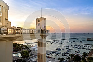 Un ascensor sobre el atardecer, brasil 