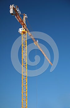 Elevating crane