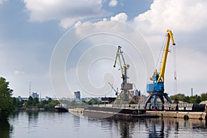 Elevating cranes in port