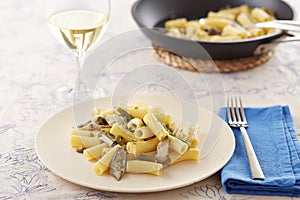 Elicoidale pasta with artichokes and green beans