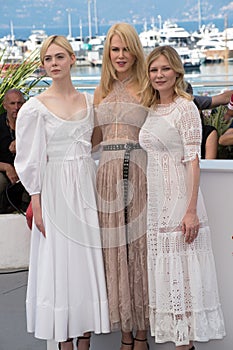 Elle Fanning, Nicole Kidman & Kirsten Dunst