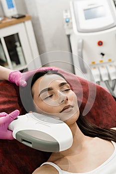 ELOS procedure treats loose, wrinkled or rough skin, enlarged pores, superficial acne scars. ELOS rejuvenation procedure