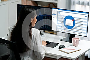 Email notification message showing on computer screen brisk