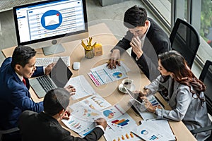 Email notification message showing on computer screen snugly