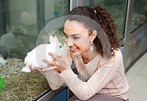 emale customer choose Blanc de Hotot rabbit
