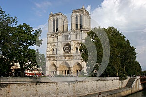 Embankment Notre Dame de Paris