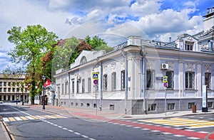 Embassy of Tunisia on Malaya Nikitskaya street in Moscow. Caption: Vspolny Lane