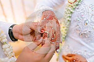 Embedding rings for women after the marriage ceremony