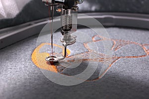 Embroidery with embroidery machine - fox theme - detail of beginning