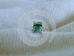 Emerald 18K gold ring