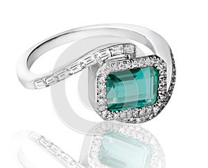 Emerald diamonds ring
