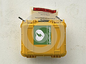 Cardiac defibrillator. Emergency