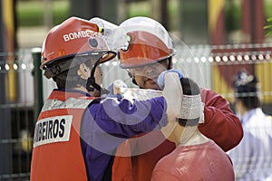 Emergency crew bandages a wonded victims' head