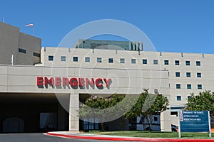 Emergency hospital building