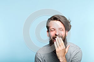 Emotion lol joyful exhilarated bearded man laugh photo