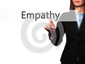 Empatie podnikatelka ruka stisknutím na dotkněte obrazovka 