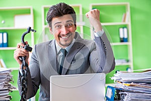 The employee chained to his desk due to workload