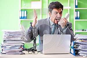 The employee chained to his desk due to workload