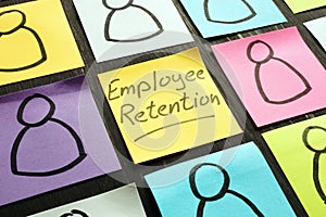 Employee retention sign and figures on the memo sticks