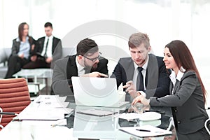 Employees of the company discussing with the client the terms of the contract