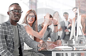 Employees of the company hold a briefing in the office