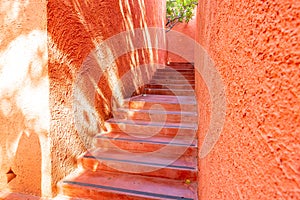 Krásný růžový a oranžový schodiště krok 