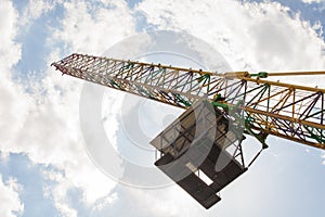 Empty bungy jump crane