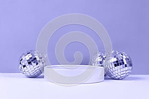 Empty circle frame for object presentation or text against light purple background