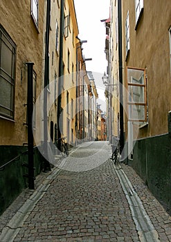 Empty cobblestone alleyway with bicycles