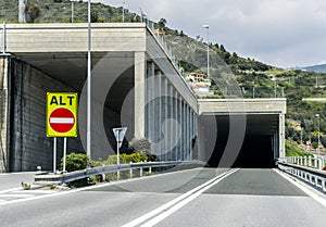 Empty concrete tunnels with columns