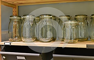 Empty jars storage