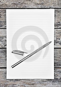 Empty notepad with pen