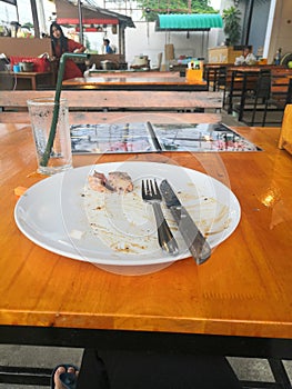 Empty plate tbone steck lunc