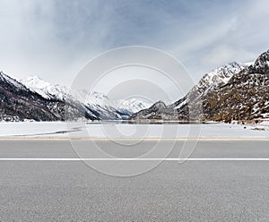 Empty road in tibetan plateau