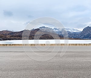 Empty road in tibetan plateau