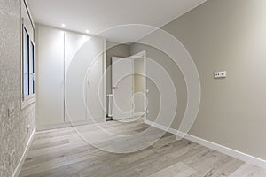 Empty room in apartment for rent