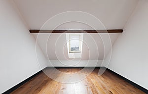 Empty room of a loft