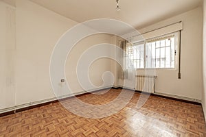 empty room with similar wood sintasol floors, aluminum window