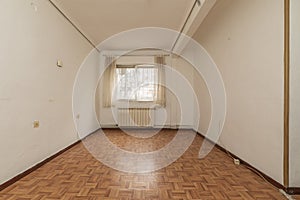 empty room with wooden floors similar to sintasol, aluminum window