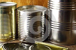 EMPTY TINS AND LOOSE LIDS